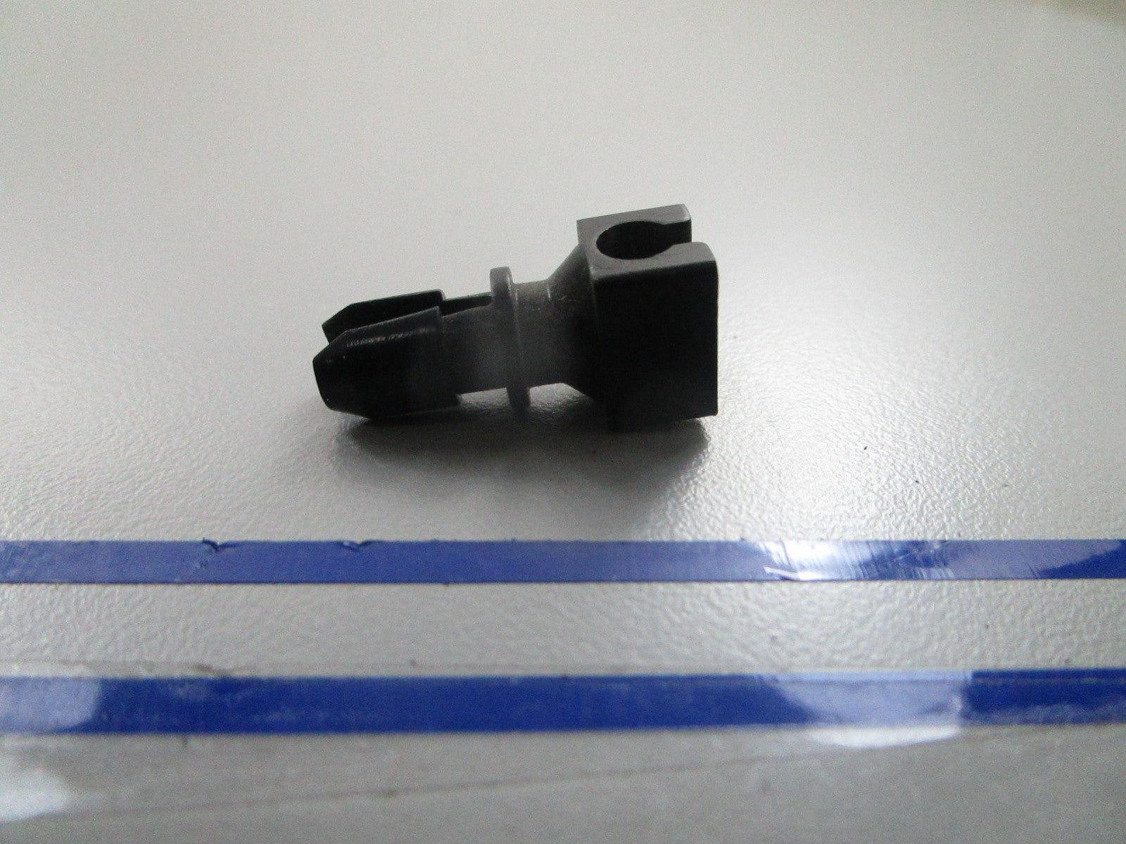 *NEW OEM* 0810 OMC Johnson Evinrude Retainer 341304 0341304