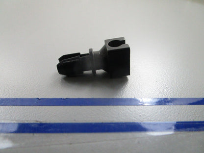 *NEW OEM* 0810 OMC Johnson Evinrude Retainer 341304 0341304