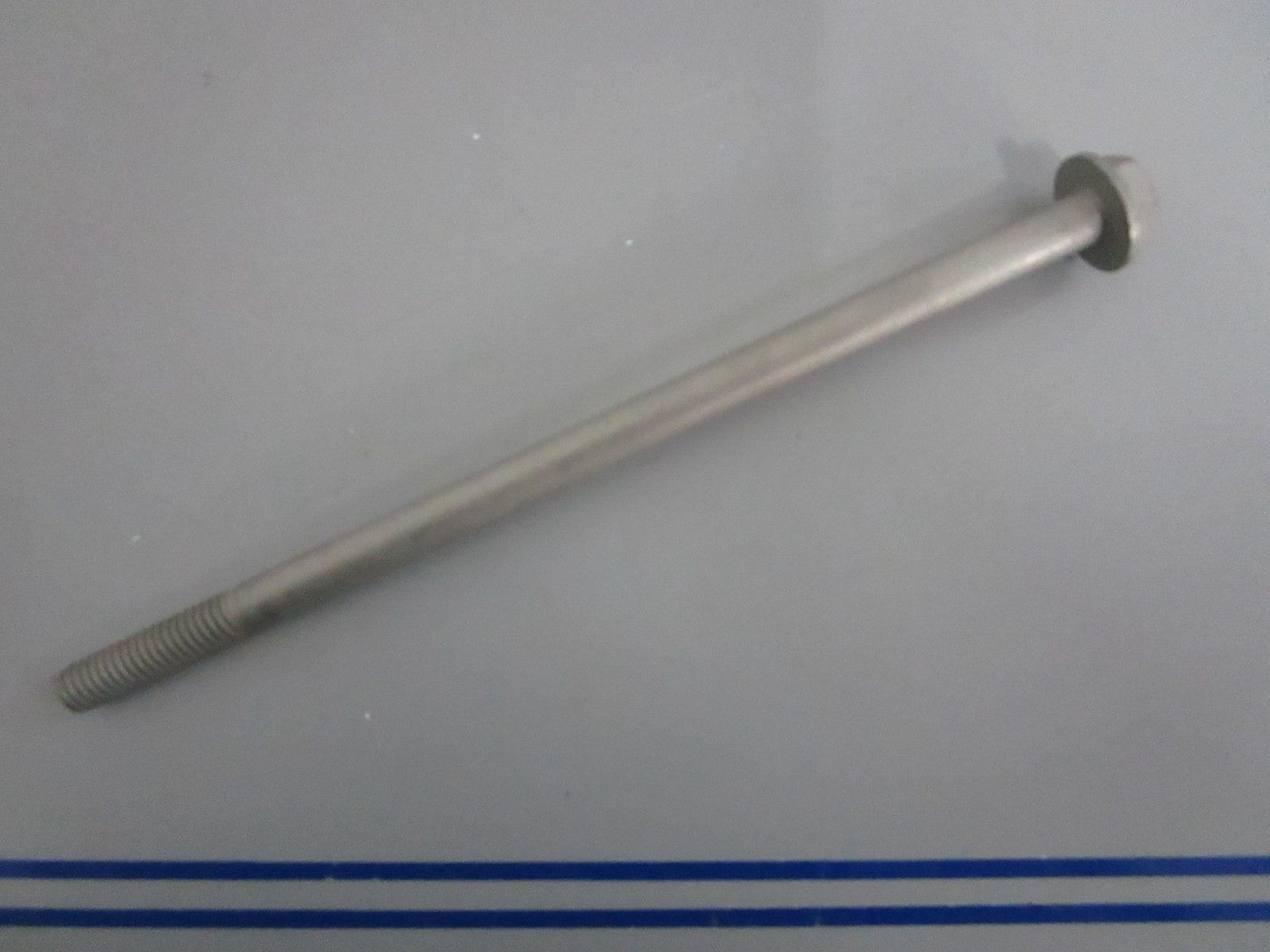 *NEW OEM* 0820 Volvo Penta Center Bolt 824522