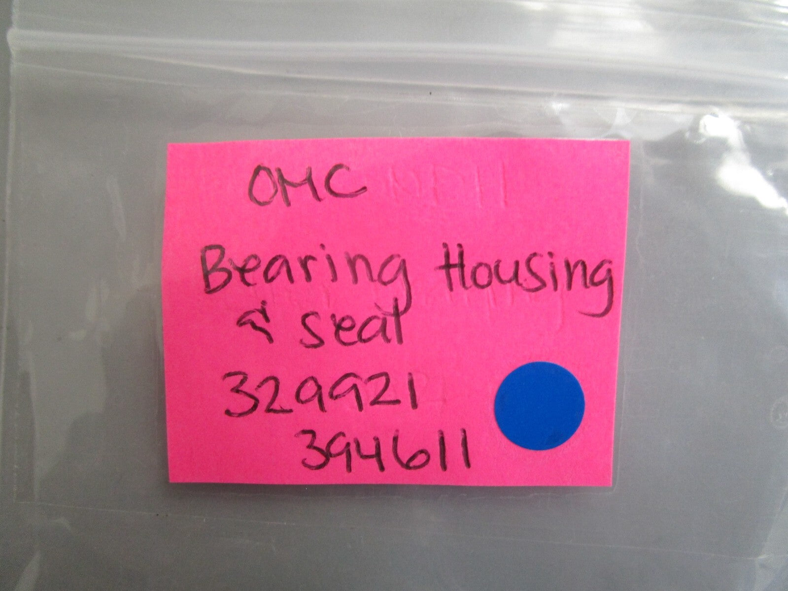 *NEW OEM* 0810 OMC Johnson Evinrude Bearing Housing & Seal 329921 394611