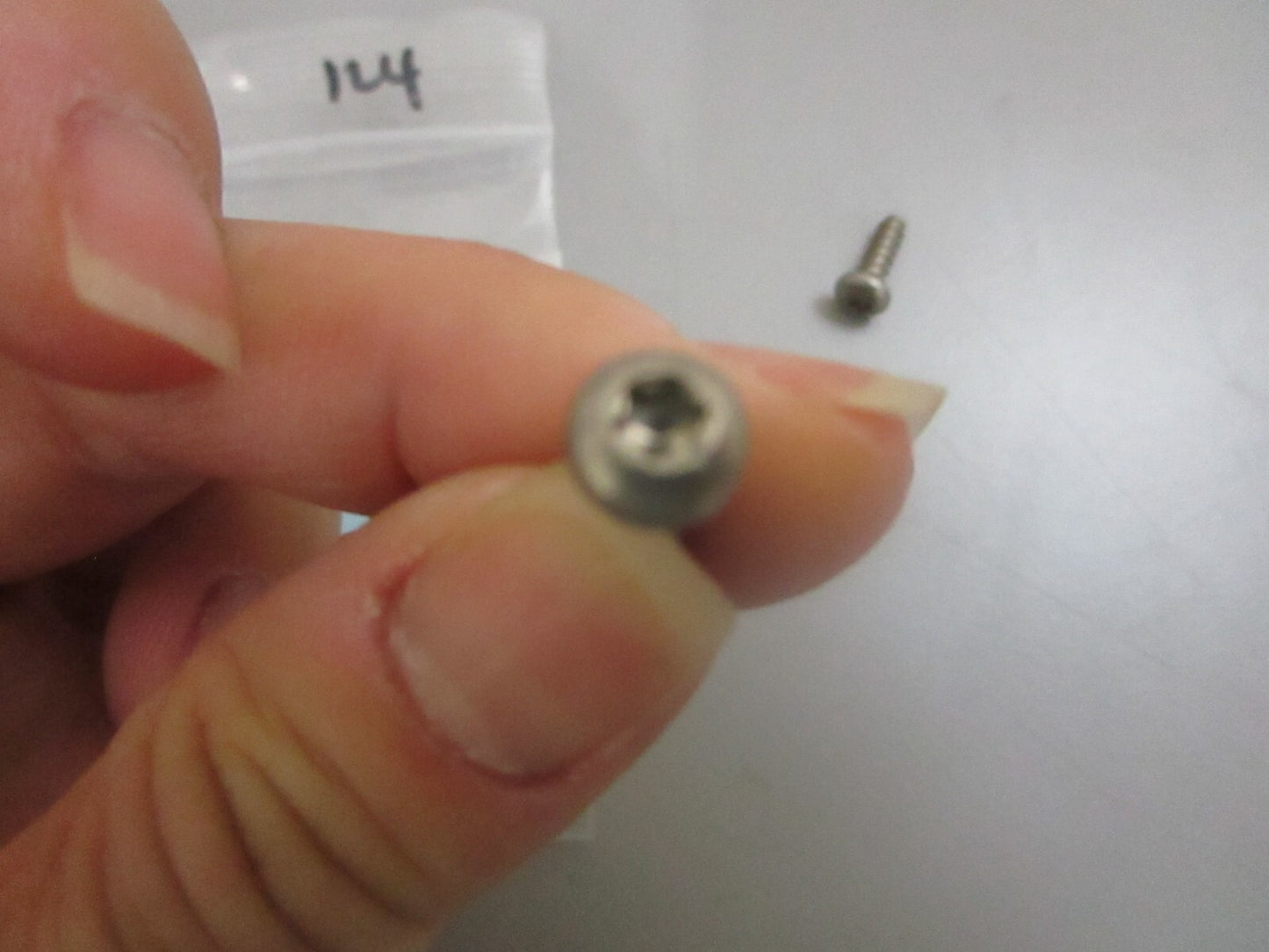 *NEW OEM* (LOT OF 4) 0810 OMC Johnson Evinrude Screw 124549 0124549