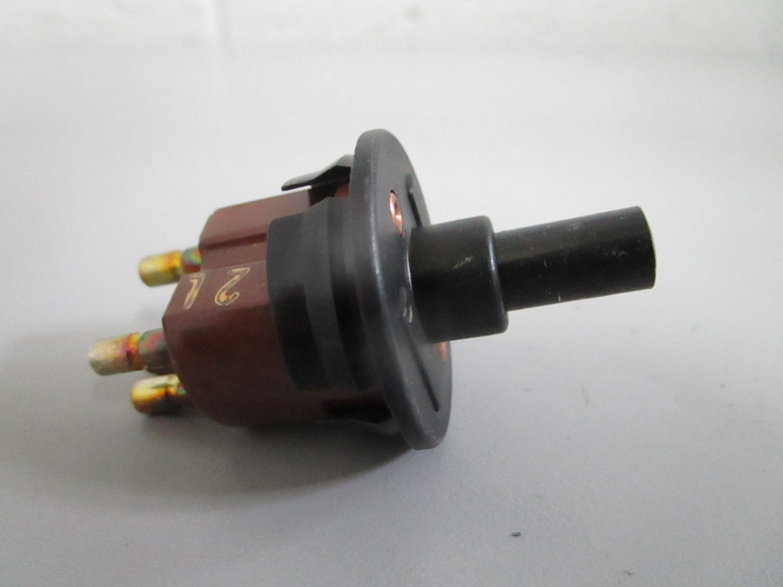 NEW OEM 0008211352 Mercedes-Benz Switch 0820