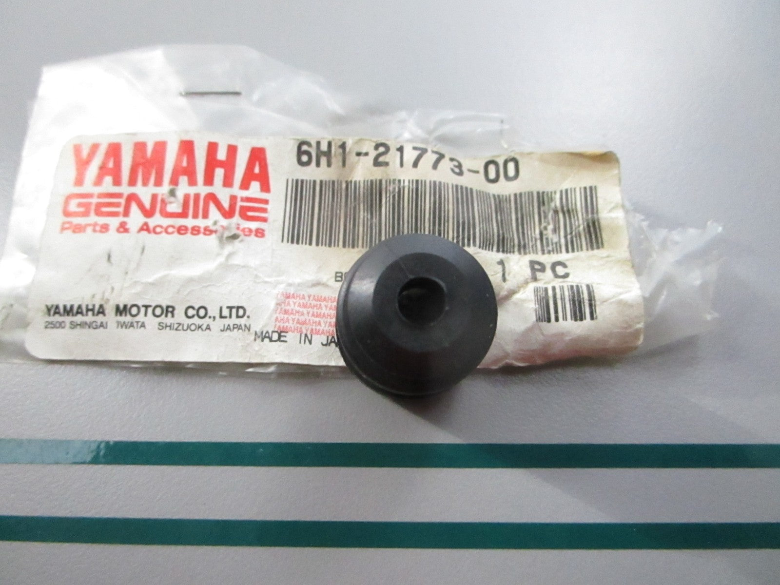NEW OEM 6H1-21773-00-00 Yamaha Grommet  0810