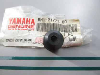 NEW OEM 6H1-21773-00-00 Yamaha Grommet  0810