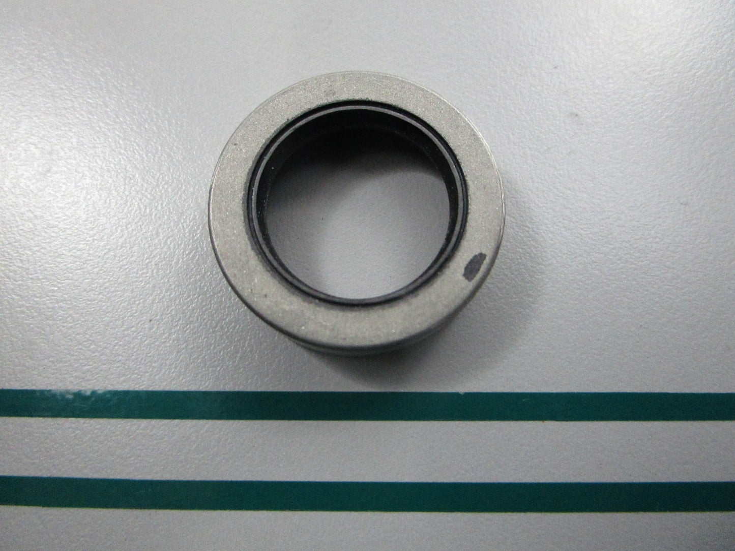 NEW OEM 309733 0309733 OMC Johnson Evinrude Crankshaft Seal 0810