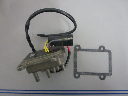 *NEW OEM* 0820 OMC Johnson Evinrude Rectifier/Regulator & Gasket Ay 439561