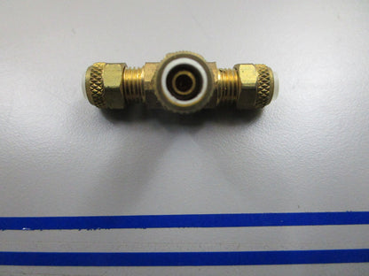 *NEW OEM* 0810 Mercury Quicksilver Fitting 22-16389