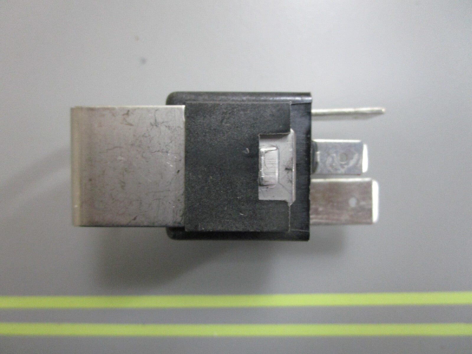 *NEW OEM* 0810 OMC Johnson Evinrude Relay 586233 0586233