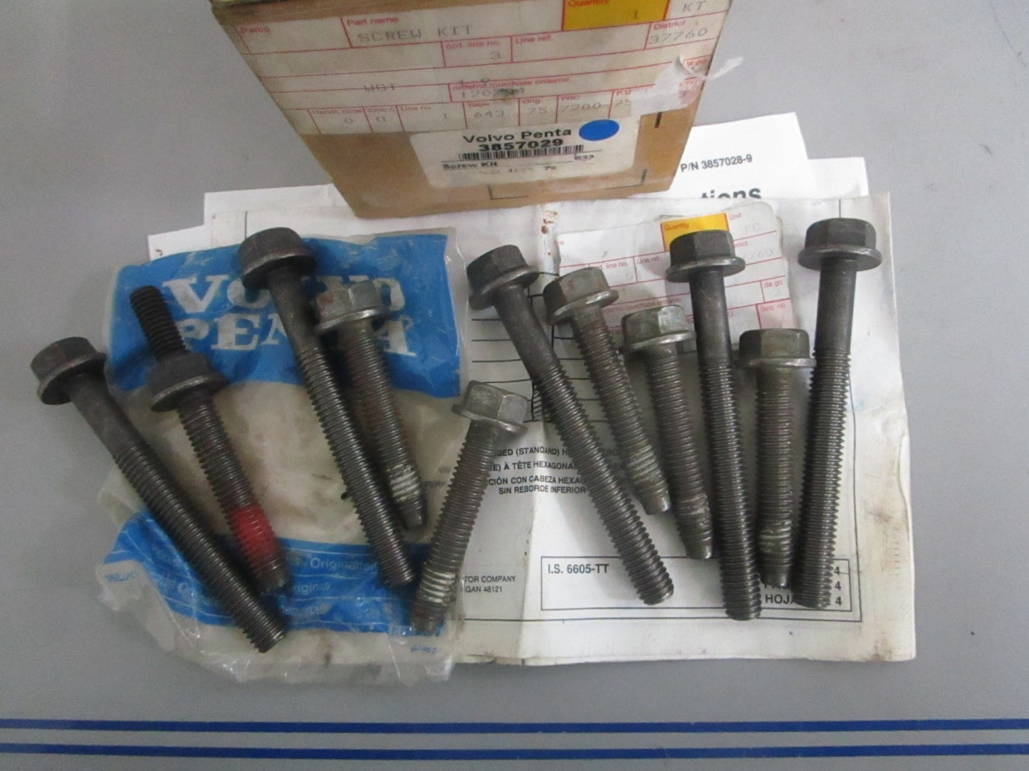 NEW OEM 3857029 Volvo Penta Screw Kit 0820