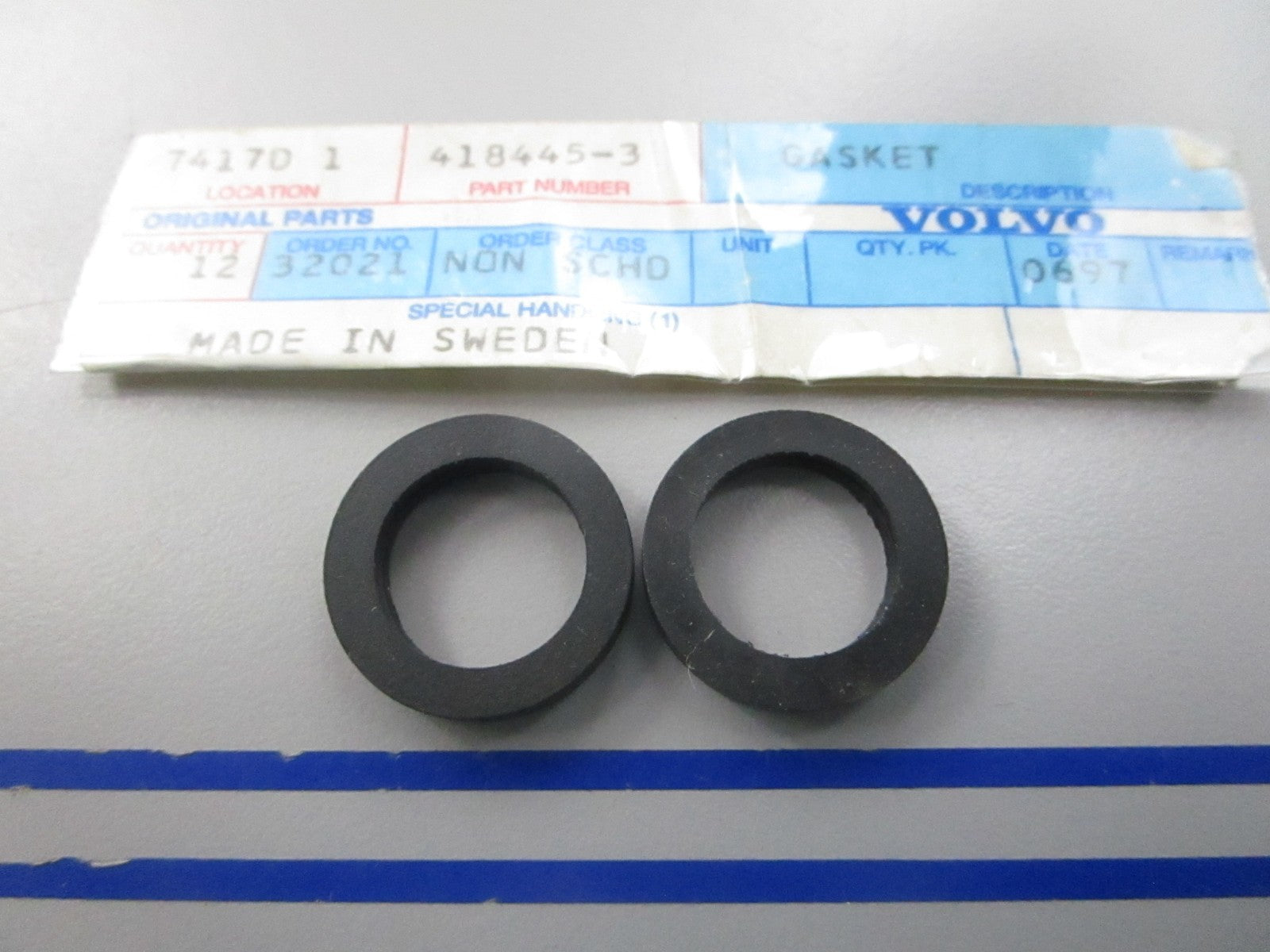 NEW OEM (LOT OF 2) 418445 Volvo Penta Seal 0810