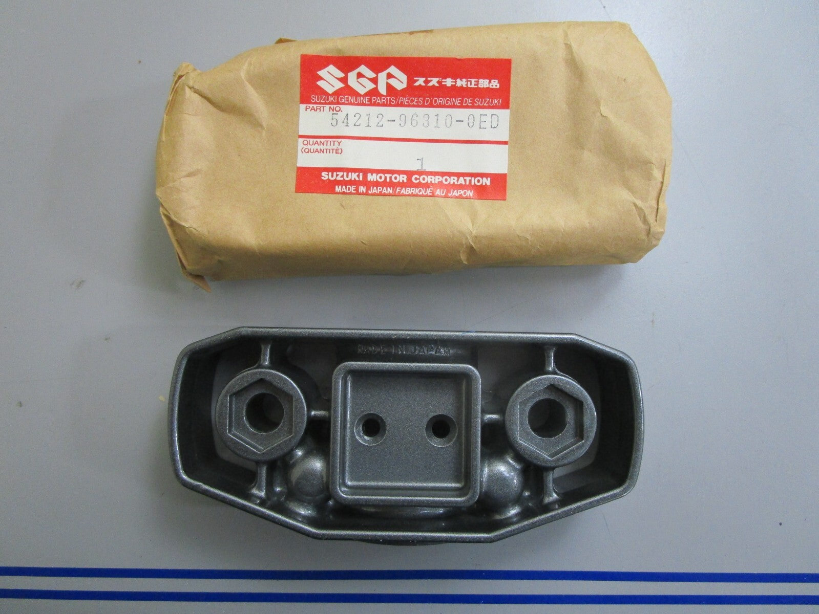 *NEW OEM* 0820 Suzuki Lower Mount Bracket 54212-96310-0ED
