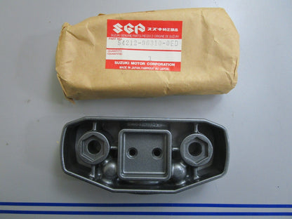 *NEW OEM* 0820 Suzuki Lower Mount Bracket 54212-96310-0ED