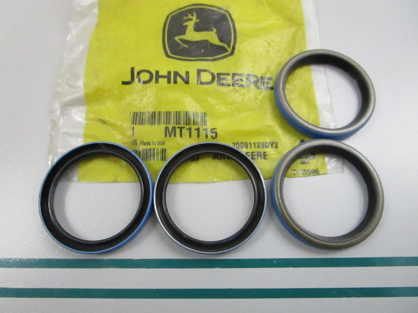 NEW OEM (LOT OF 4) MT1115 John Deere Seal 0810