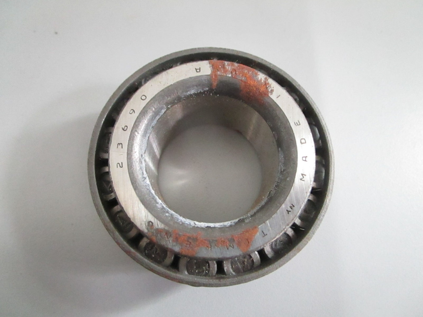 NEW OEM 23690 Timken Tapered Roller Bearing 0820