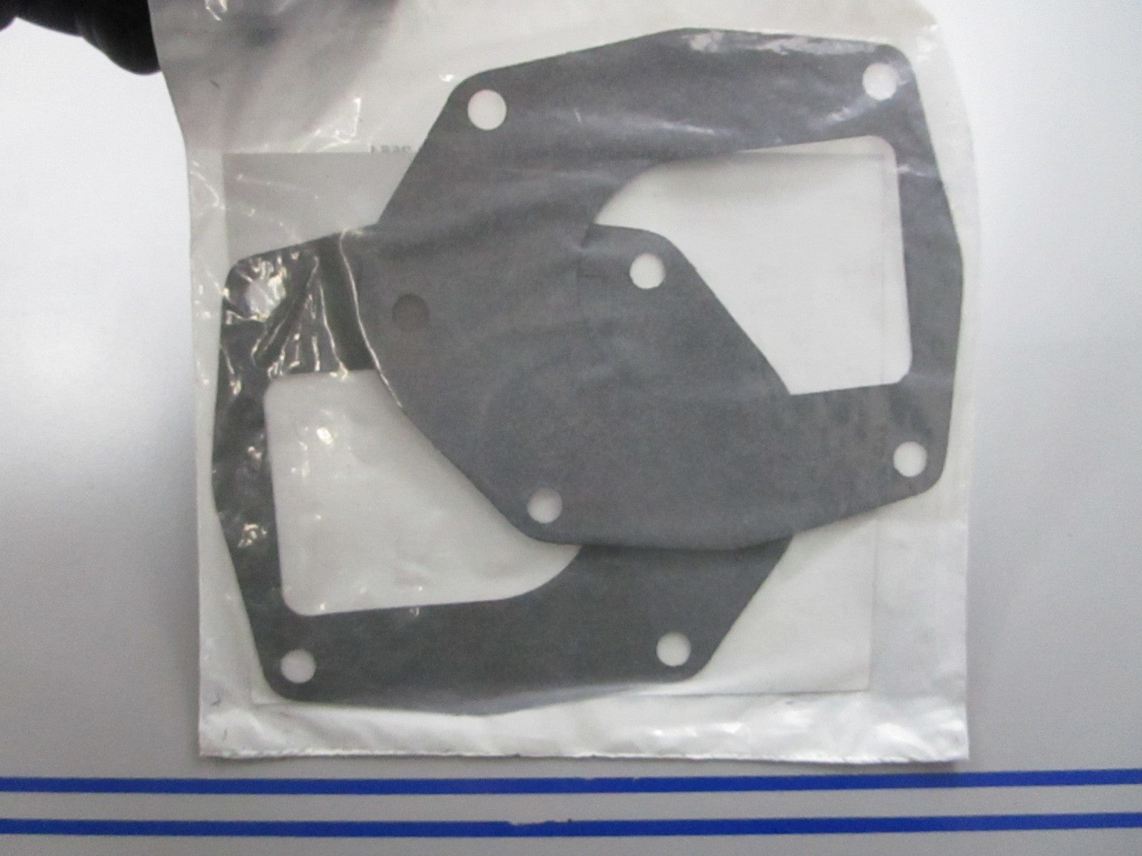 *NEW* (LOT OF 2) 0810 Sierra Gasket 18-2564 Replaces: Mercury 27-43033-1