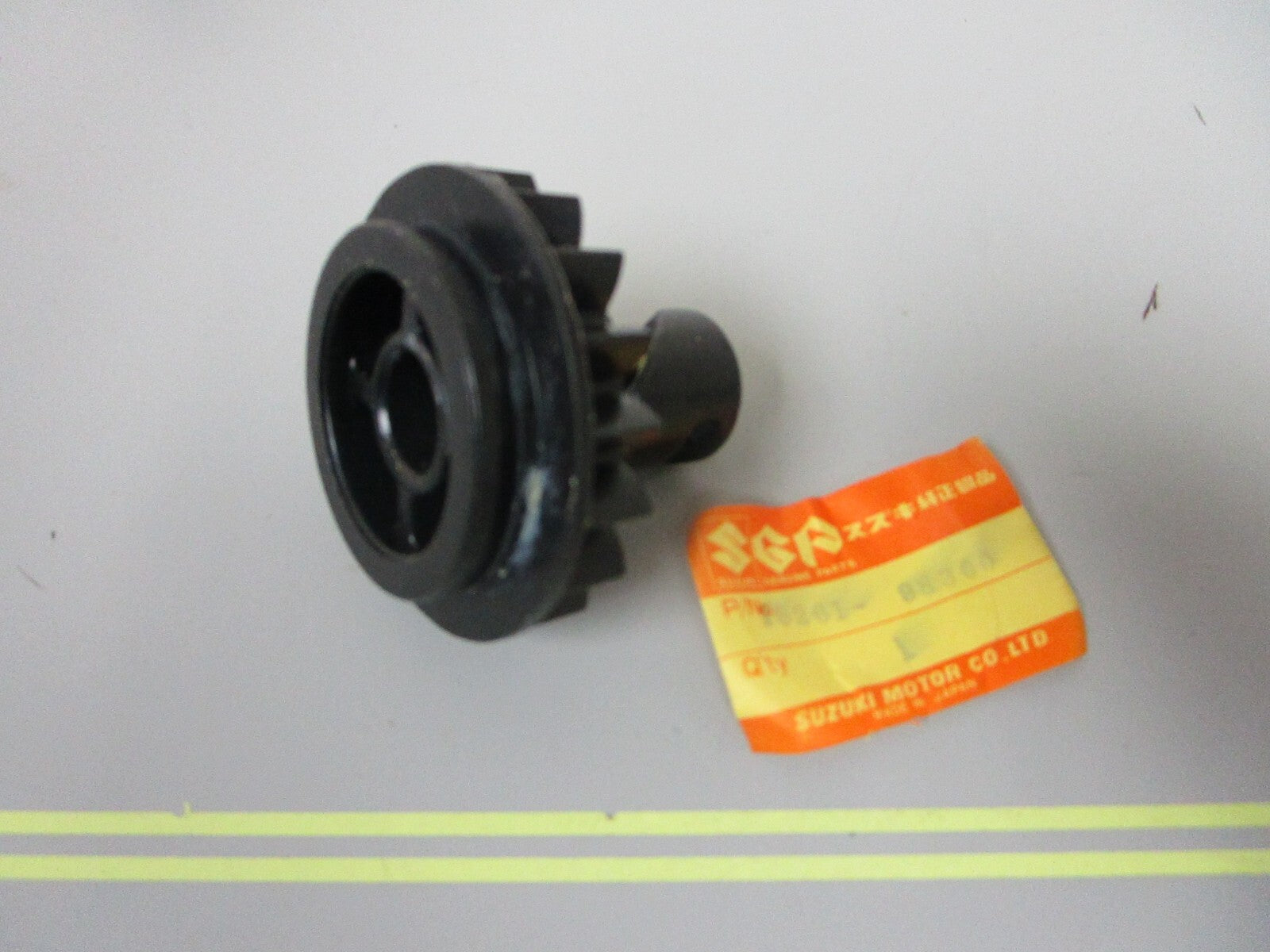 *NEW OEM* 0720 Suzuki Starter Pinion 18261-98300