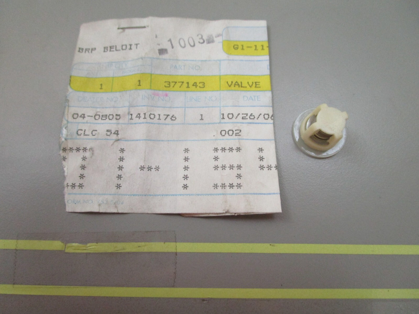 *NEW OEM* 0810 OMC Johnson Evinrude Valve 377143 0377143