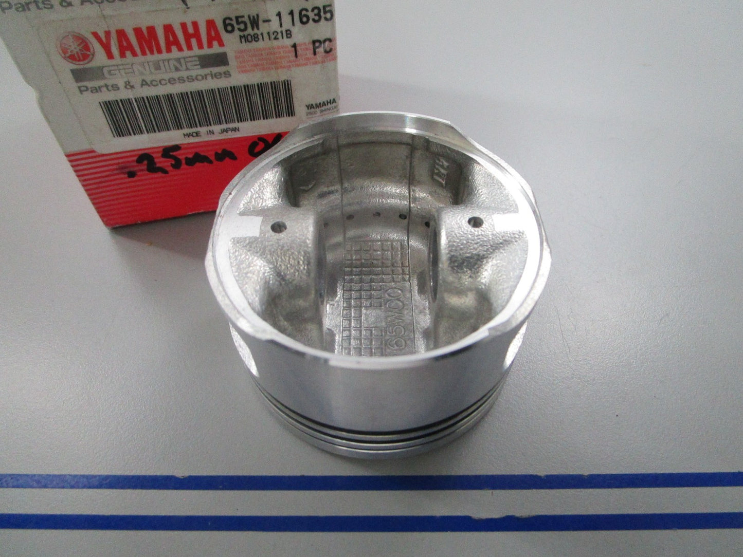 NEW OEM Yamaha Piston 65W-11635-00-00 0810