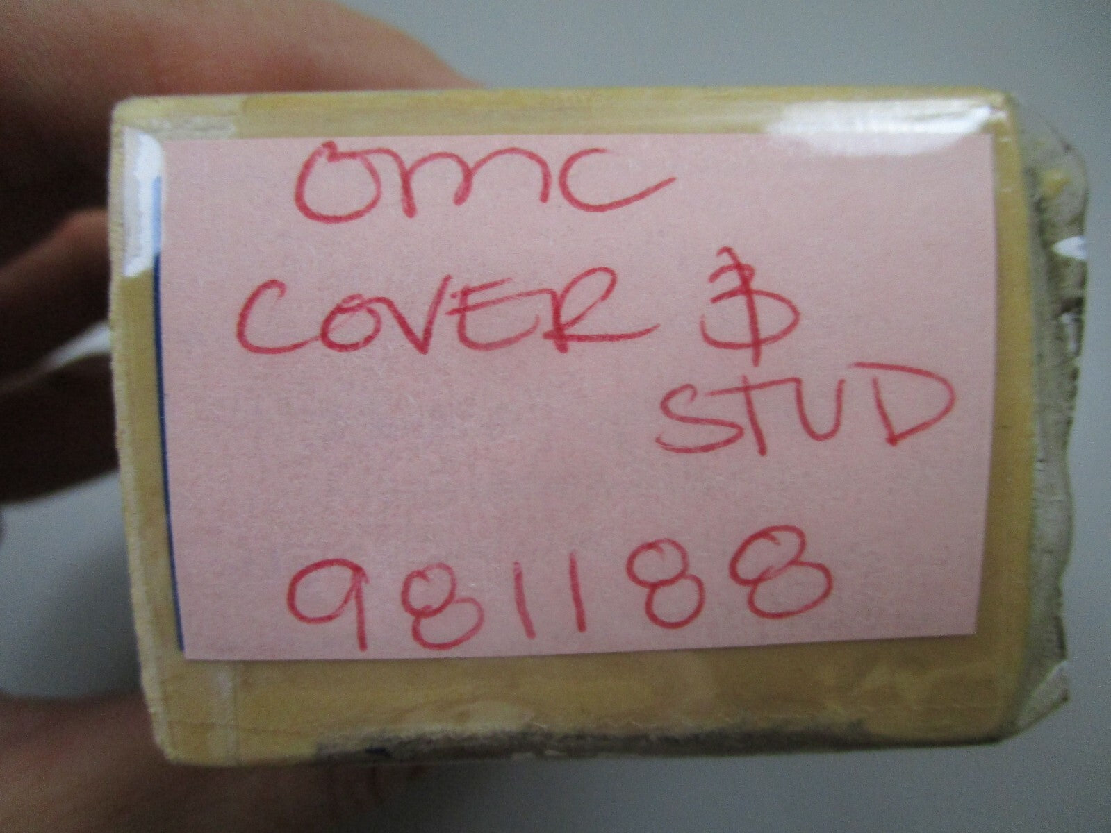 *NEW OEM* 0770 OMC Johnson Evinrude Cover and Stud 981188 0981188