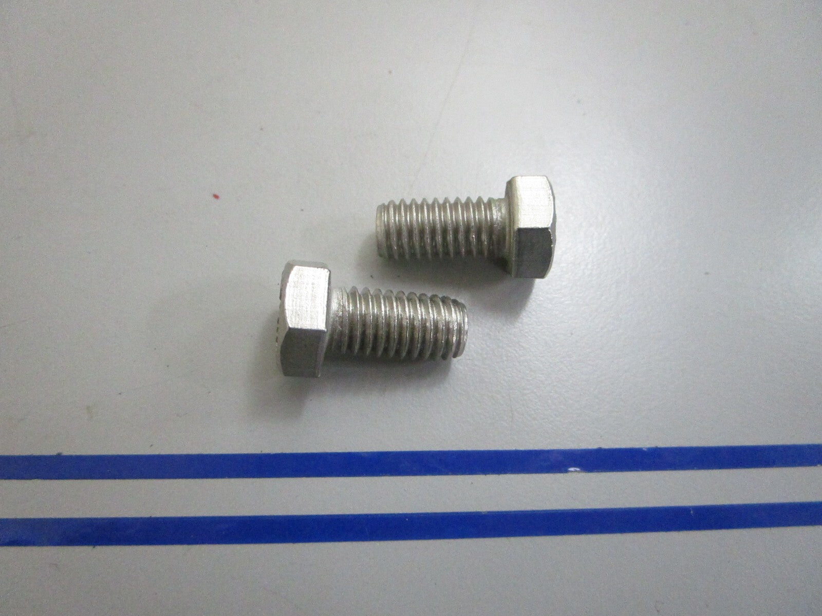 *NEW OEM* (LOT OF 2) 0810 OMC Johnson Evinrude Screw 319590 0319590