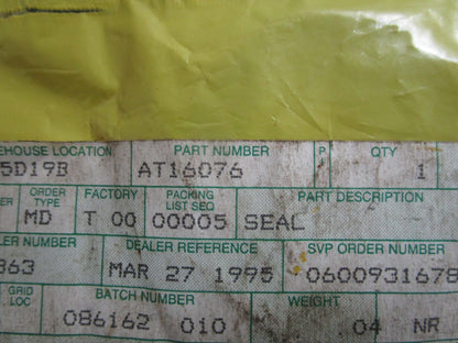 *NEW OEM* 0820 John Deere Seal AT16076