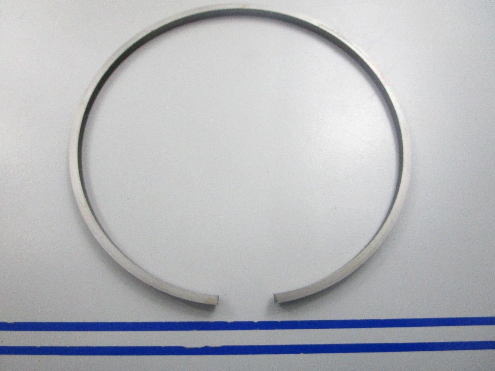 NEW OEM 323749 0323749 OMC Johnson Evinrude Ring 0810