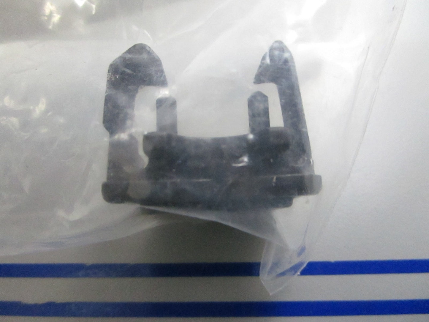 *NEW OEM* 0810 OMC Johnson Evinrude Bracket 513134 0513134