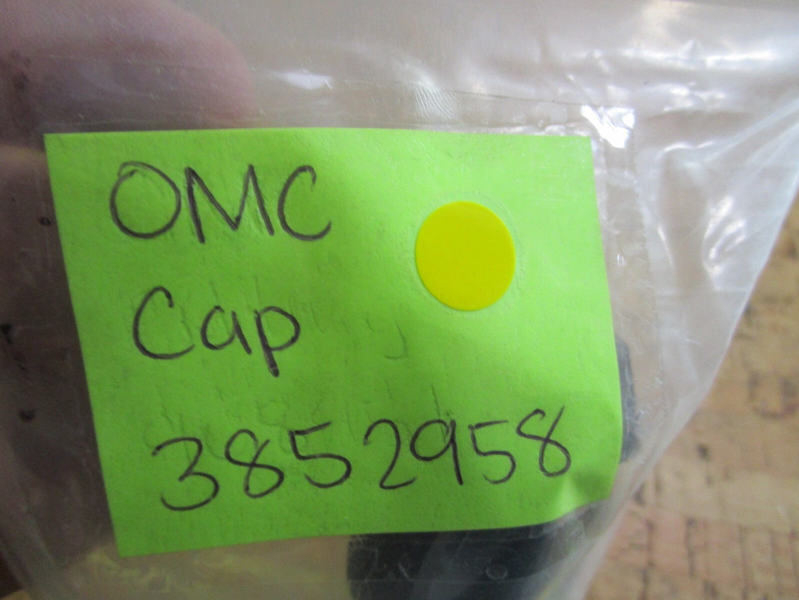 *NEW OEM* 0810 OMC Johnson Evinrude Cap 3852958