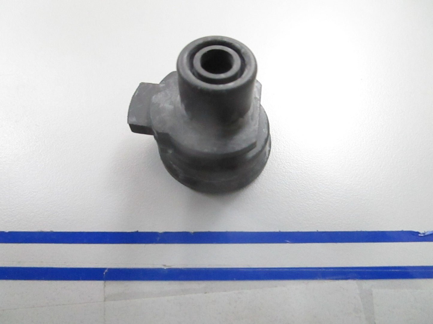 *NEW OEM* 0810 OMC Johnson Evinrude Grommet 339717 0339717