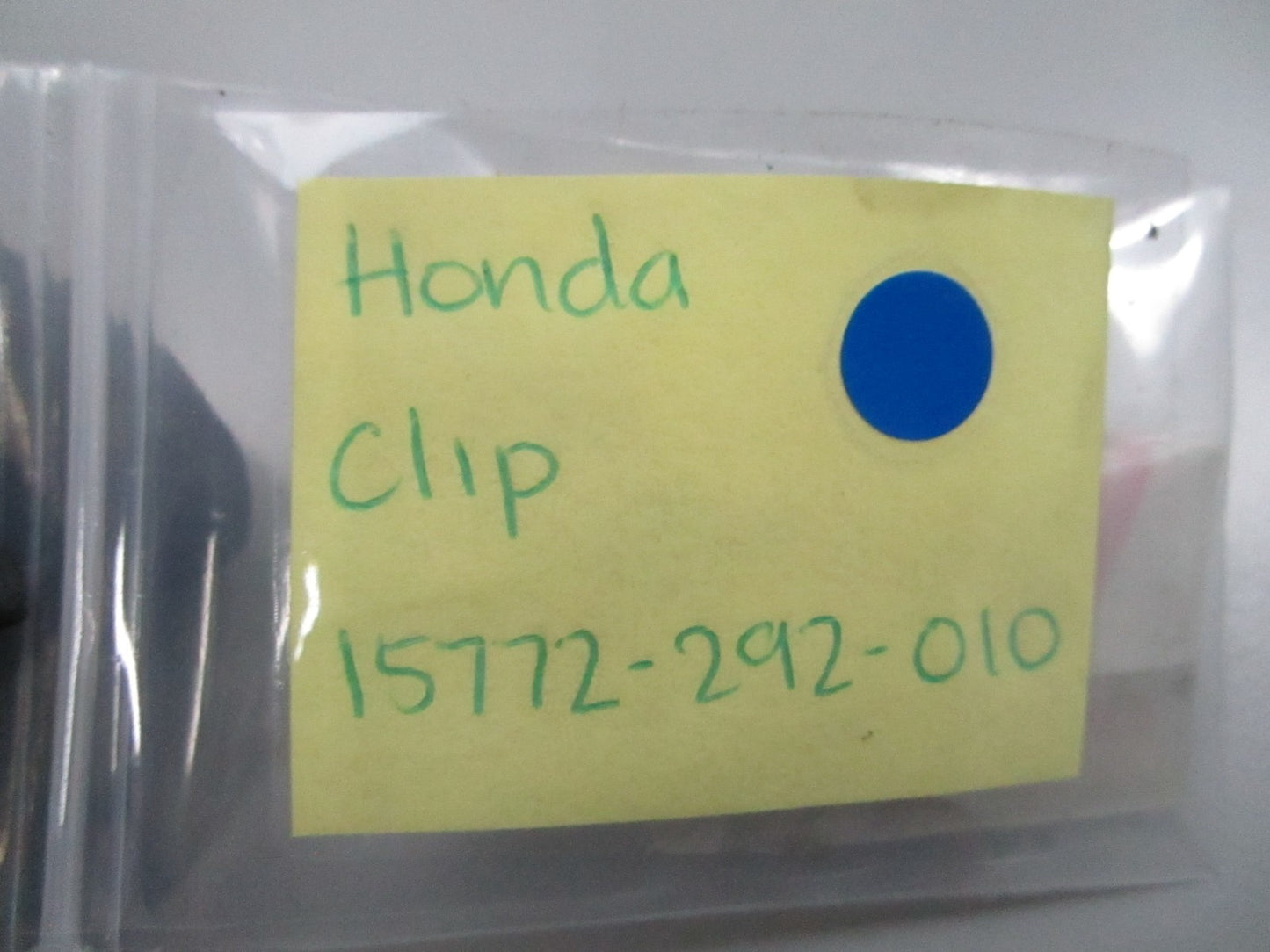 *NEW OEM* 0810 Honda Clip 15772-292-010