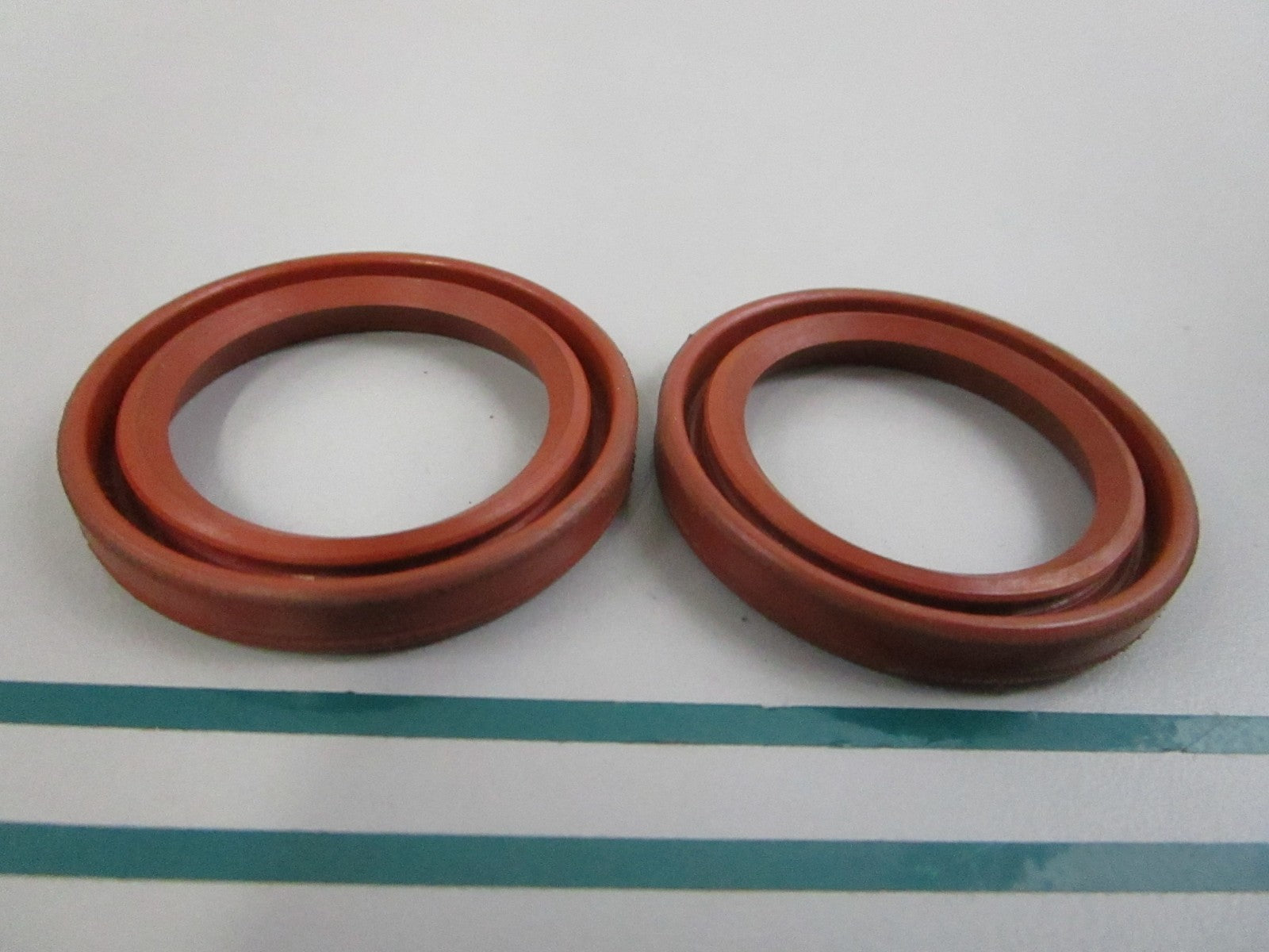 NEW OEM (LOT OF 2) 317776 0317776 OMC Johnson Evinrude Seal 0810