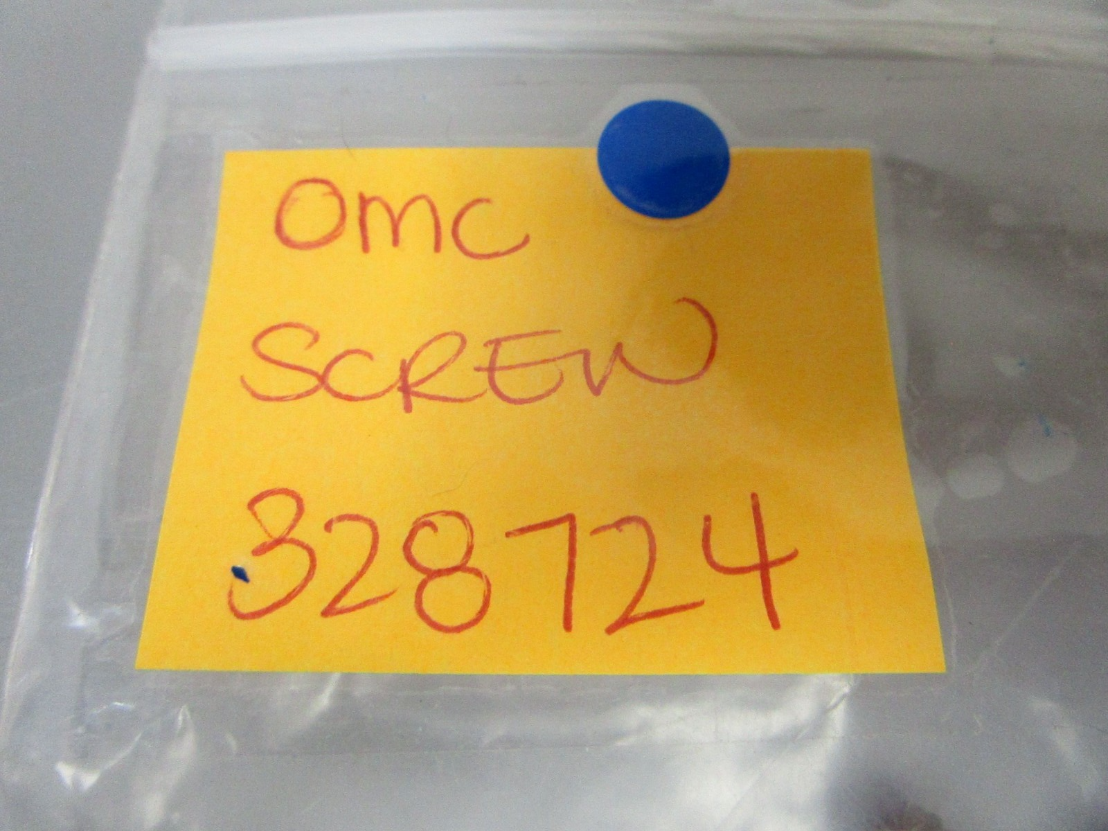 *NEW OEM* (LOT OF 2) 0770 OMC Johnson Evinrude Screw 328724 0328724