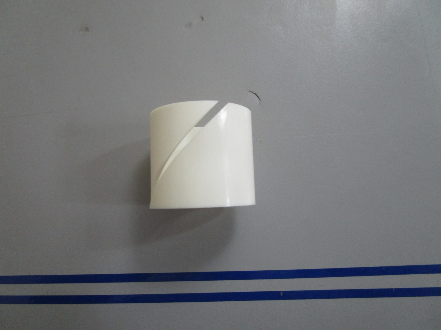 *NEW OEM* 0810 OMC Johnson Evinrude Bushing 123495 0123495