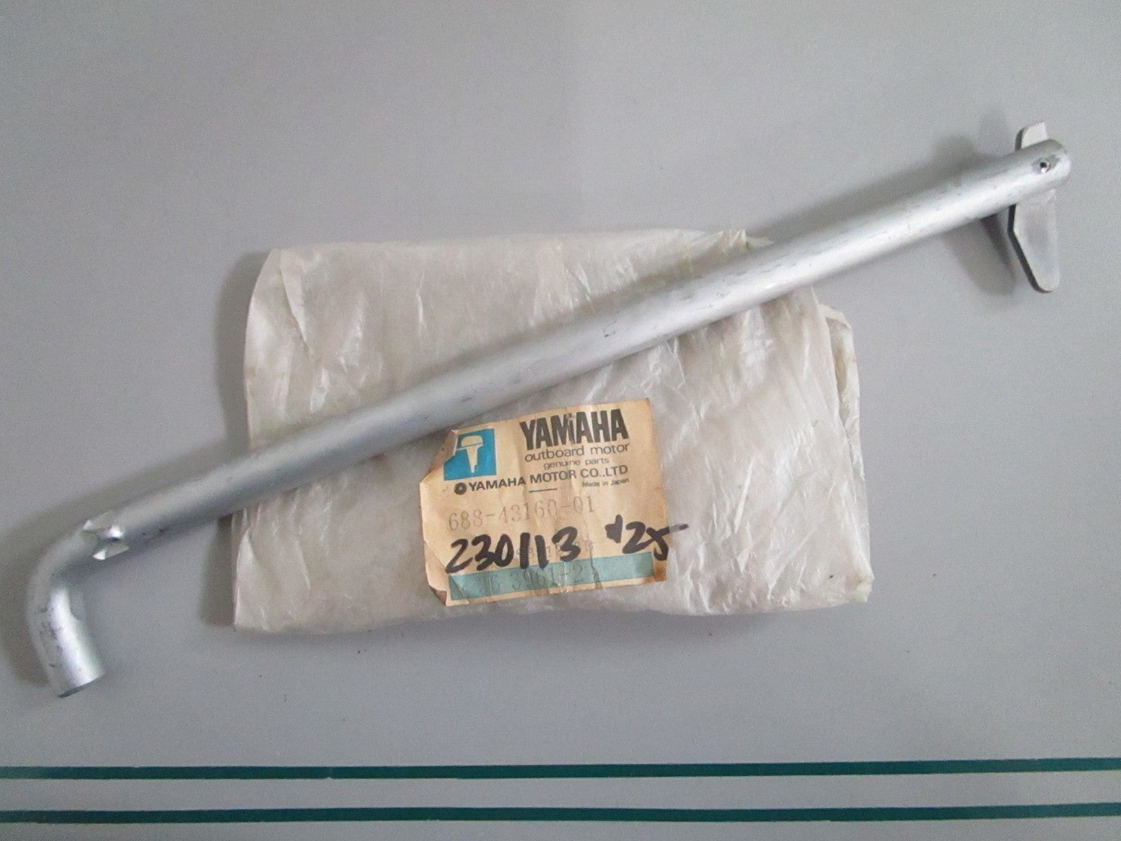NEW OEM 688-43160-01-00 Yamaha Tilt Rod 0820