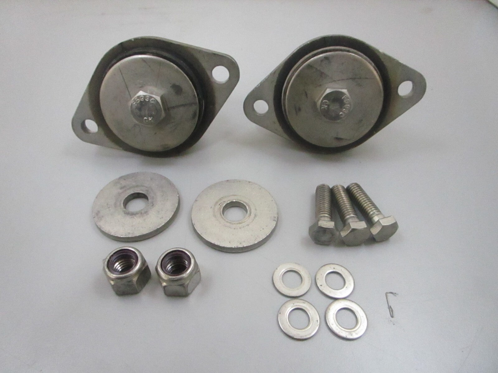 *NEW OEM* 0810 Volvo Penta  *Incomplete* Rear Mount Kit 3857439