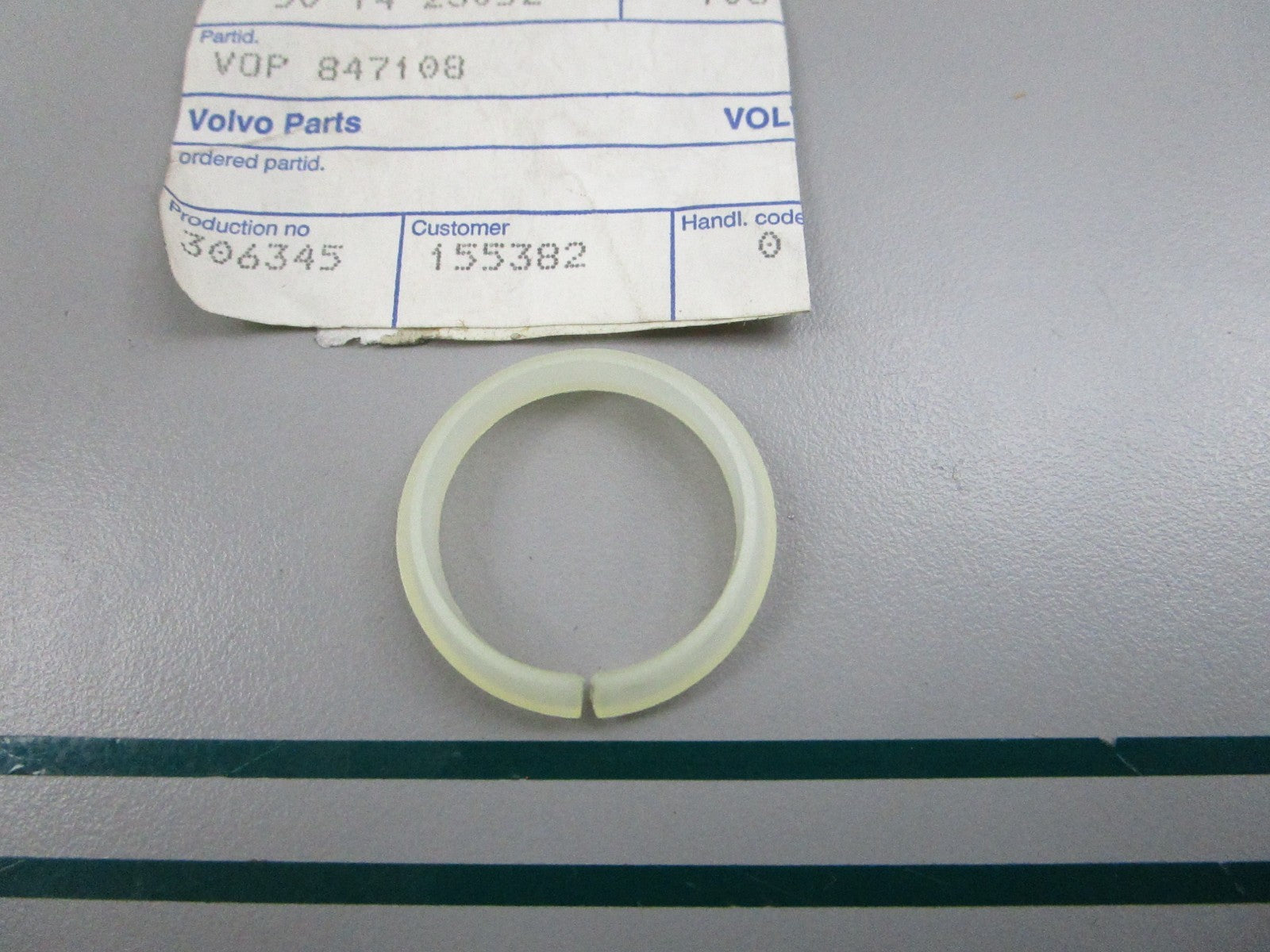 NEW OEM 847108 Volvo Penta Retainer Ring 0810