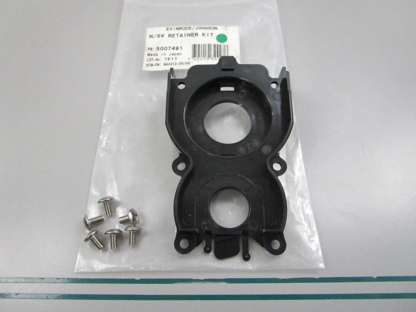 NEW OEM 5007491 OMC Johnson Evinrude Retainer Kit 0810