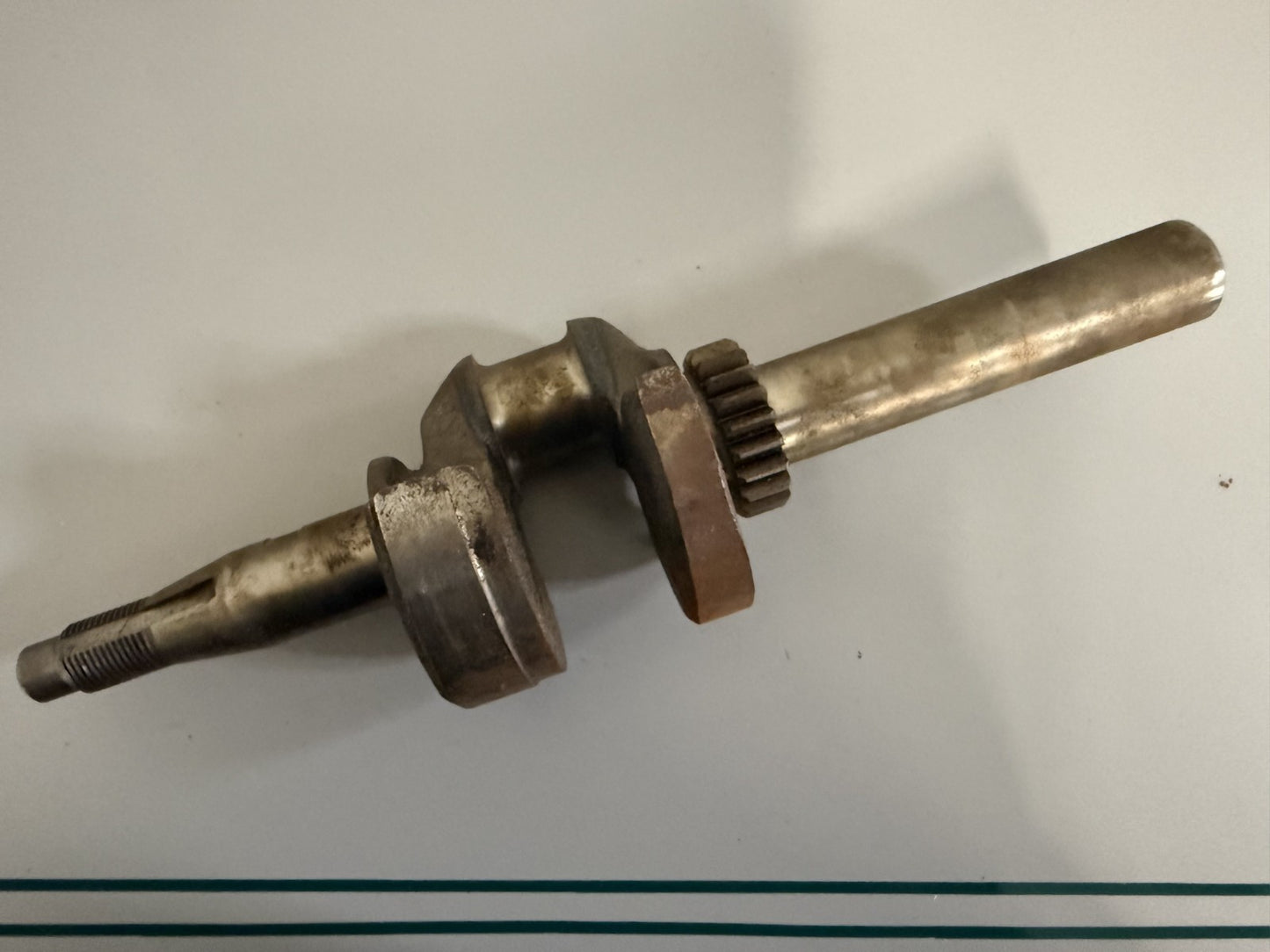 NEW OEM 261293 Briggs & Stratton Crankshaft 0820
