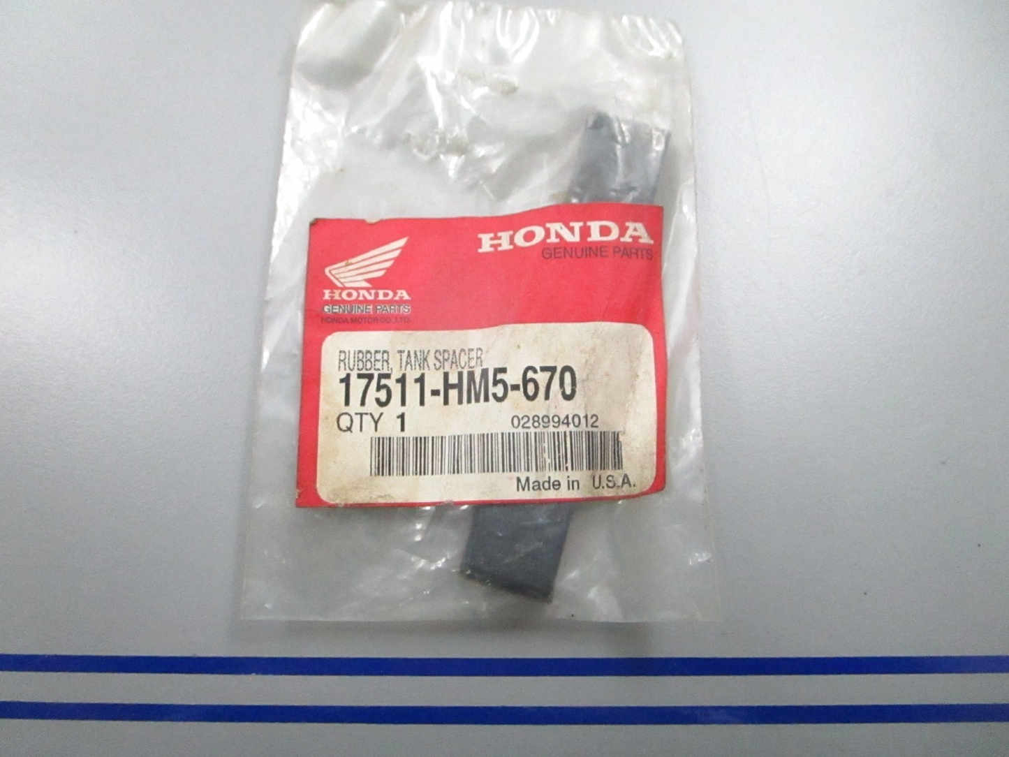 *NEW OEM* 0810 Honda Tank Spacer Rubber 17511-HM5-670
