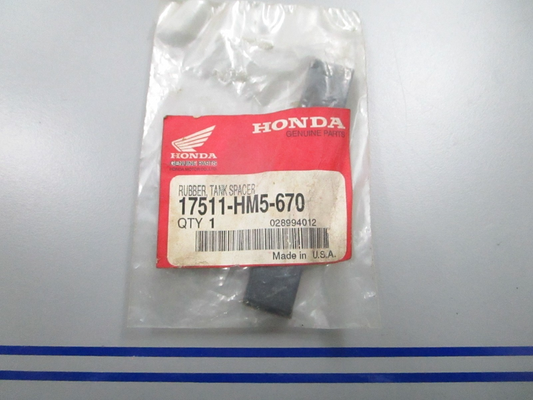 *NEW OEM* 0810 Honda Tank Spacer Rubber 17511-HM5-670