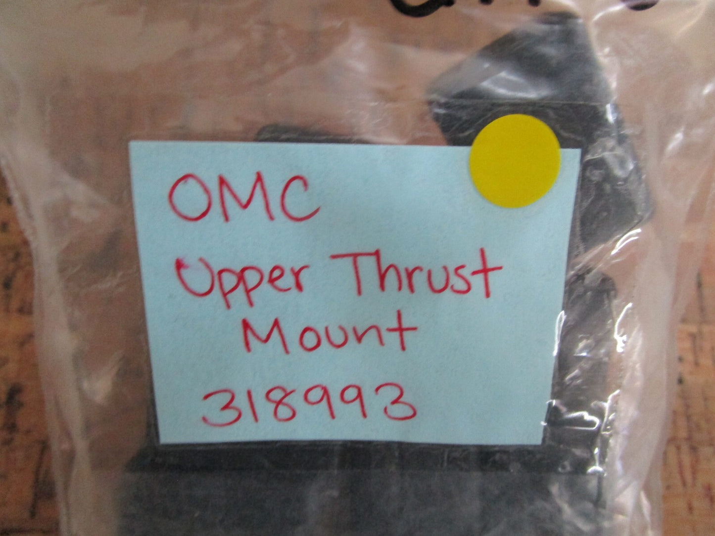 *NEW OEM* 0810 OMC Johnson Evinrude Upper Thrust Mount 318993 0318993
