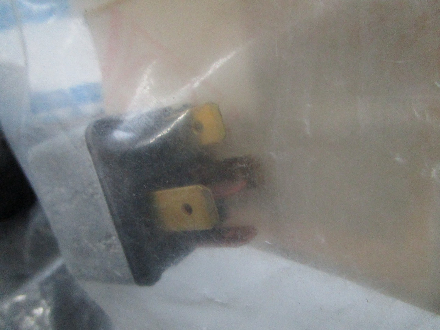 *NEW OEM* 0810 Volvo Penta Relay 876040