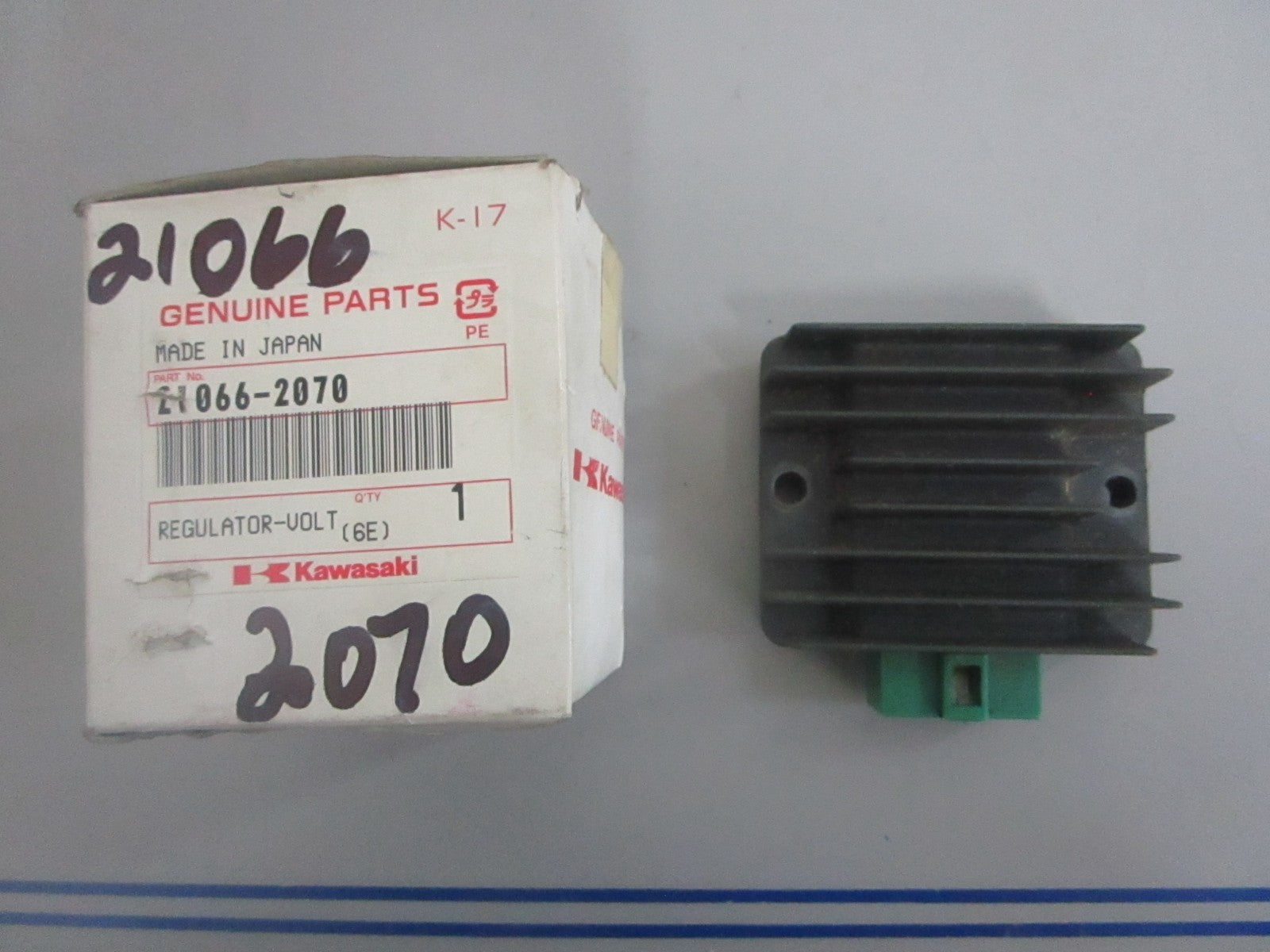 *NEW OEM* 0820 Kawasaki Voltage Regulator 21066-2070