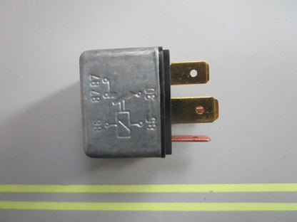 *NEW OEM* 0810 Volvo Penta Relay 876037