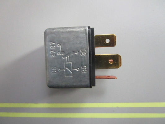 *NEW OEM* 0810 Volvo Penta Relay 876037