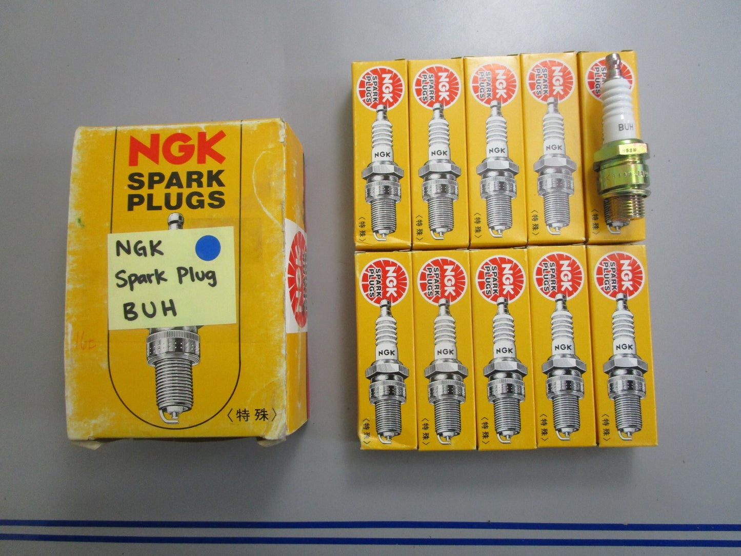 *NEW* (LOT OF 10) 0820 NGK Spark Plug BUH