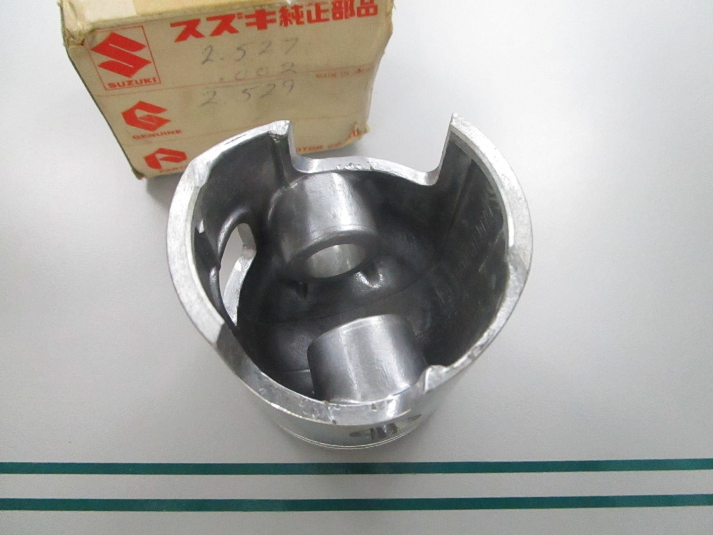 NEW OEM 12110-93002-025 Suzuki Piston 0810