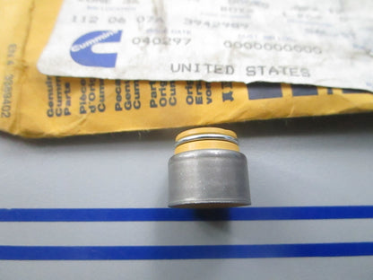 *NEW OEM* 0810 Cummins Valve Seal 3942989