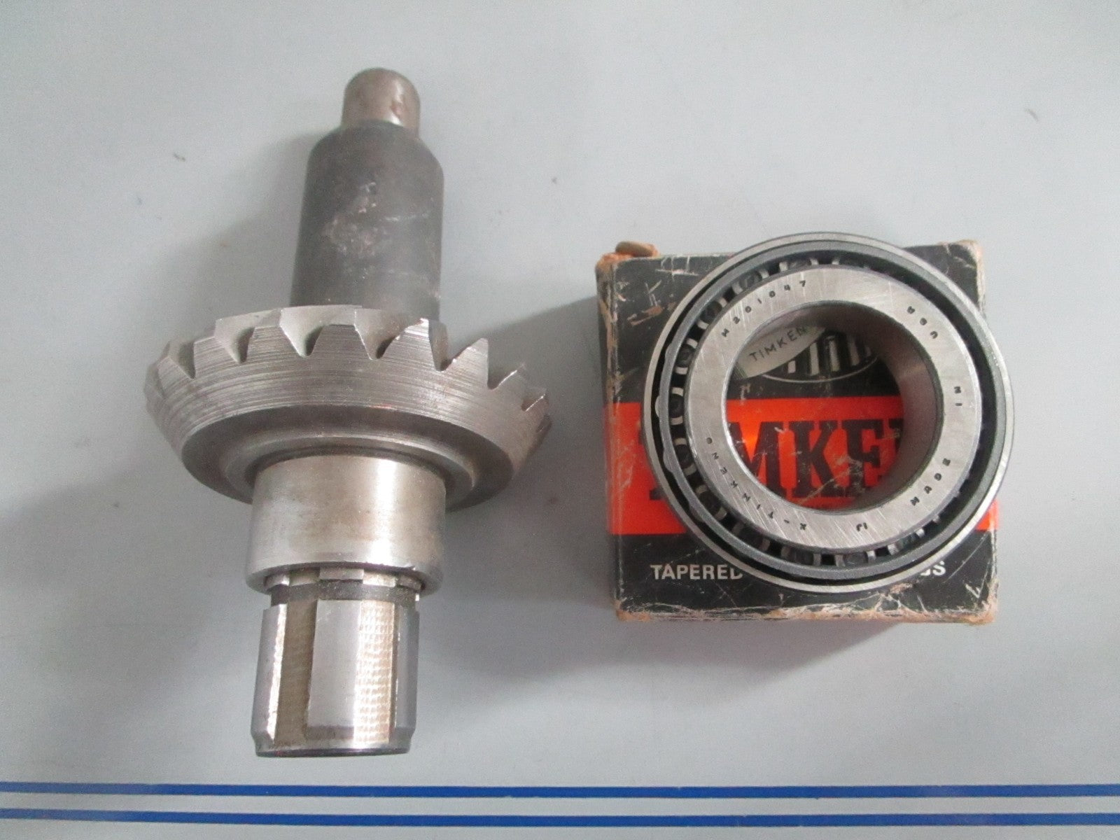 NEW OEM 383115 0383115 OMC Johnson Evinrude Shaft Gear & Bearing 0820