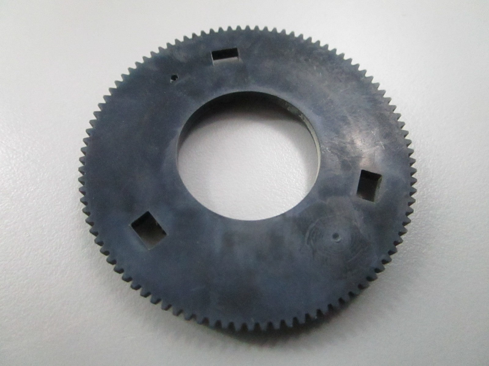NEW OEM 121597 0121597 OMC Johnson Evinrude Output Gear 0810